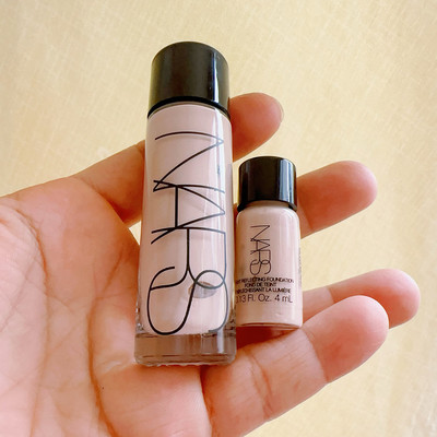 遮瑕纳斯超方瓶粉底液