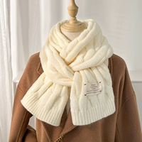 Бежевый белый демисезонный трикотажный шарф с косичкой