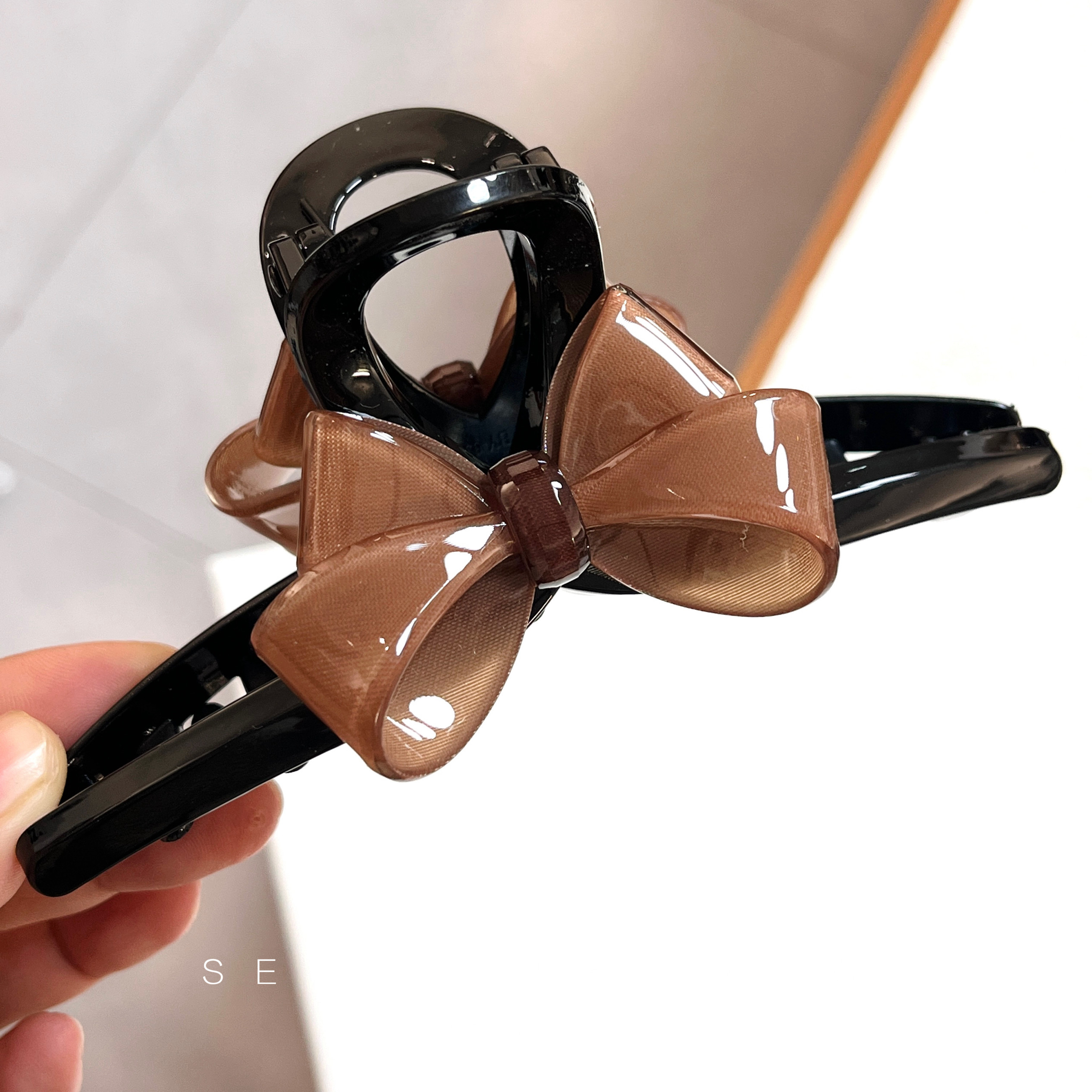 商场专柜款 韩国进口东大门简约百搭亚克力蝴蝶结盘发抓夹大号