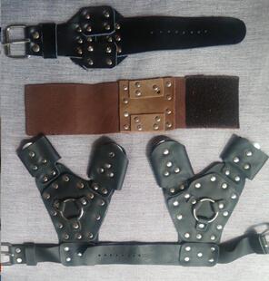 弹弓射鱼腕带魔术贴腕带粘贴式腕带弹弓镖鱼钢板护手牛皮护手