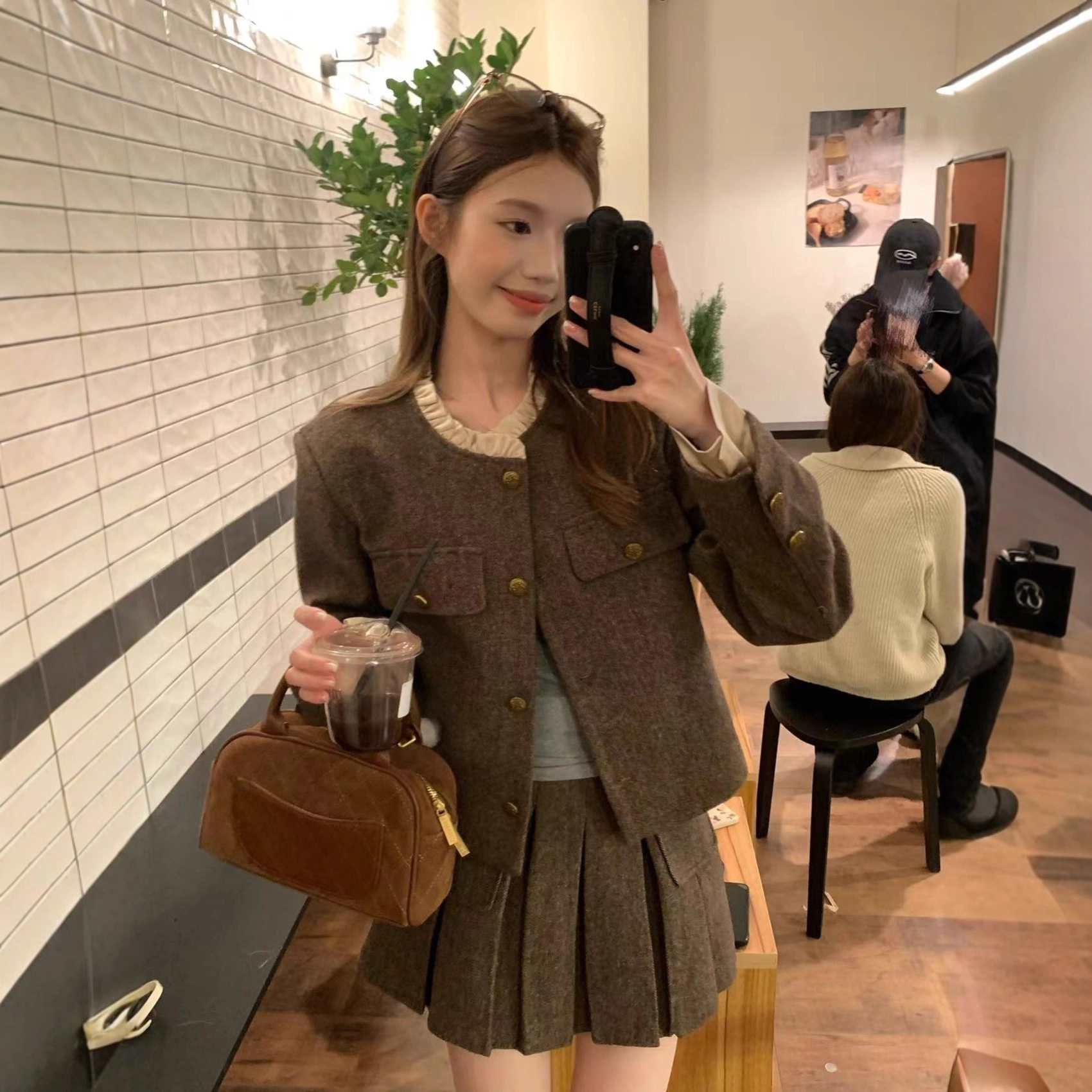 实拍2025韩版女式假两件正肩小香风短款外套百褶短裙毛呢两件套