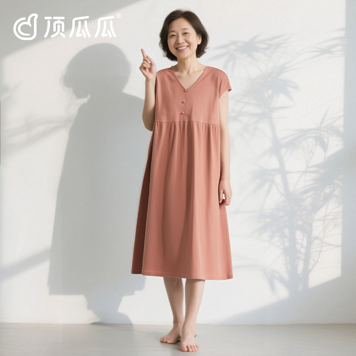 顶瓜瓜女纯棉睡裙老年人纯色舒适V领短袖妈妈款大码宽松家居睡裙