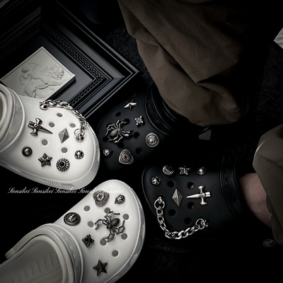 “乌木”朋克金属洞洞鞋鞋花中性