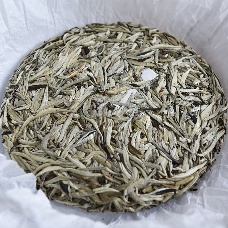云南普洱生茶景谷大白毫月光白茶