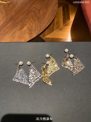 艾鹿气质百搭时尚高级感冷淡风波光粼粼瀑布款耳饰1025