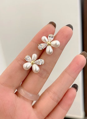 欧比雅比新款时尚高级感气质精致淑女甜美个性复古百搭耳环20565