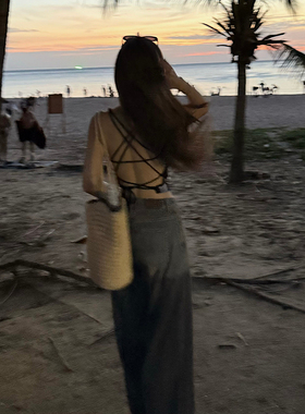 Yilann2025新款夏季黑色露背吊带背心紧身设计感小众绑带短款上衣