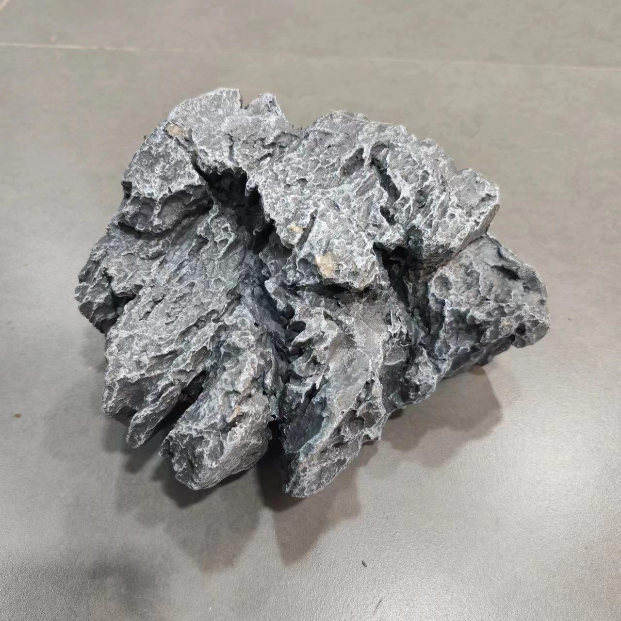 庭院青龙石造景搭配玻璃钢石头