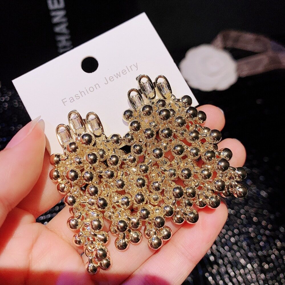 小众设计师走秀款耳环2024新款独特重工金属球球巴洛克夸张耳饰品