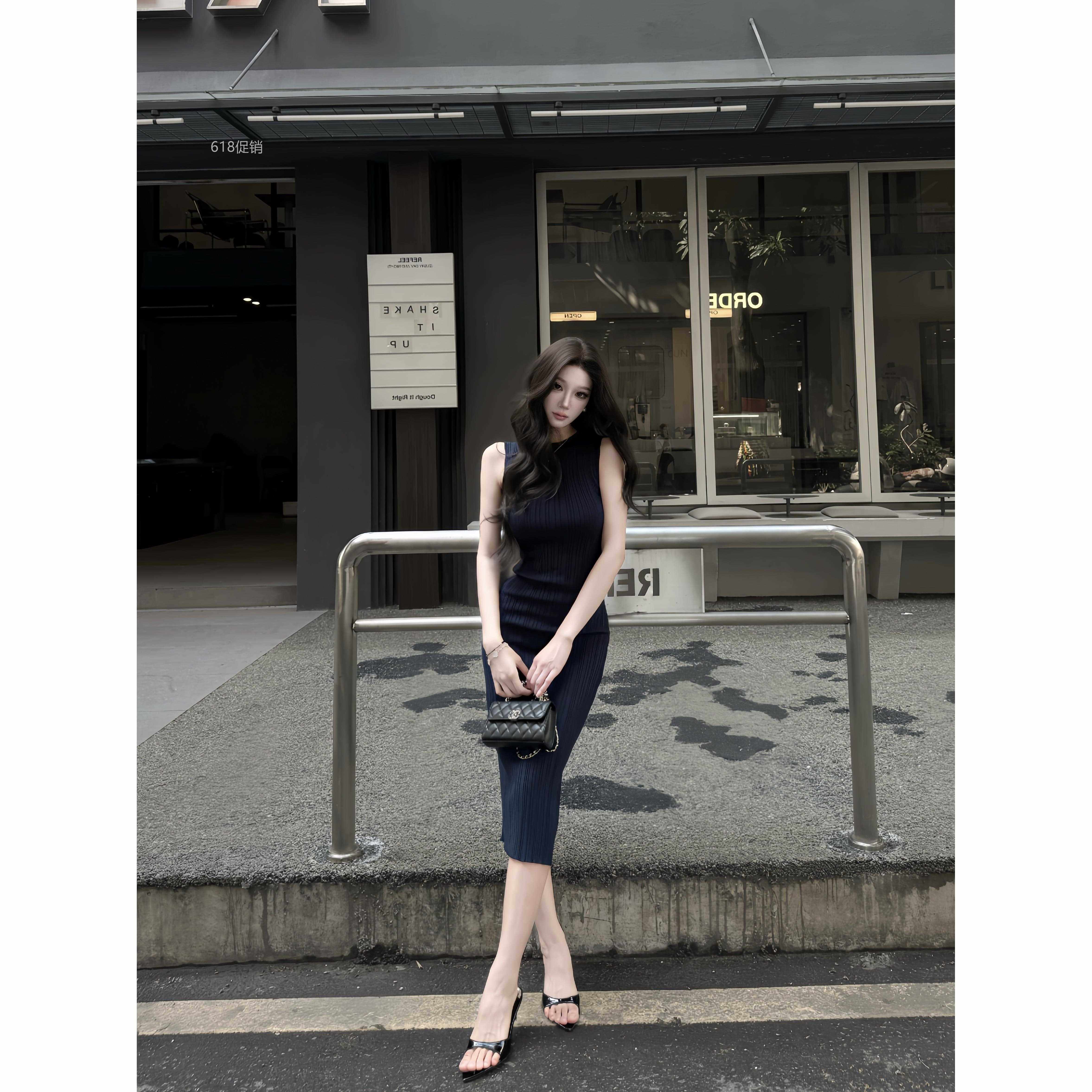 AWMUMU高智感针织无袖背心裙包臀裙女御姐风修身显瘦内搭连衣裙女 - 实物图