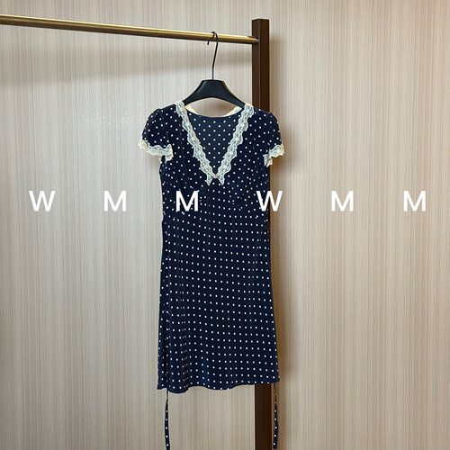 WMM桑蚕丝波点法式V领连衣裙女新款休闲百搭韩版时尚气质舒适显瘦