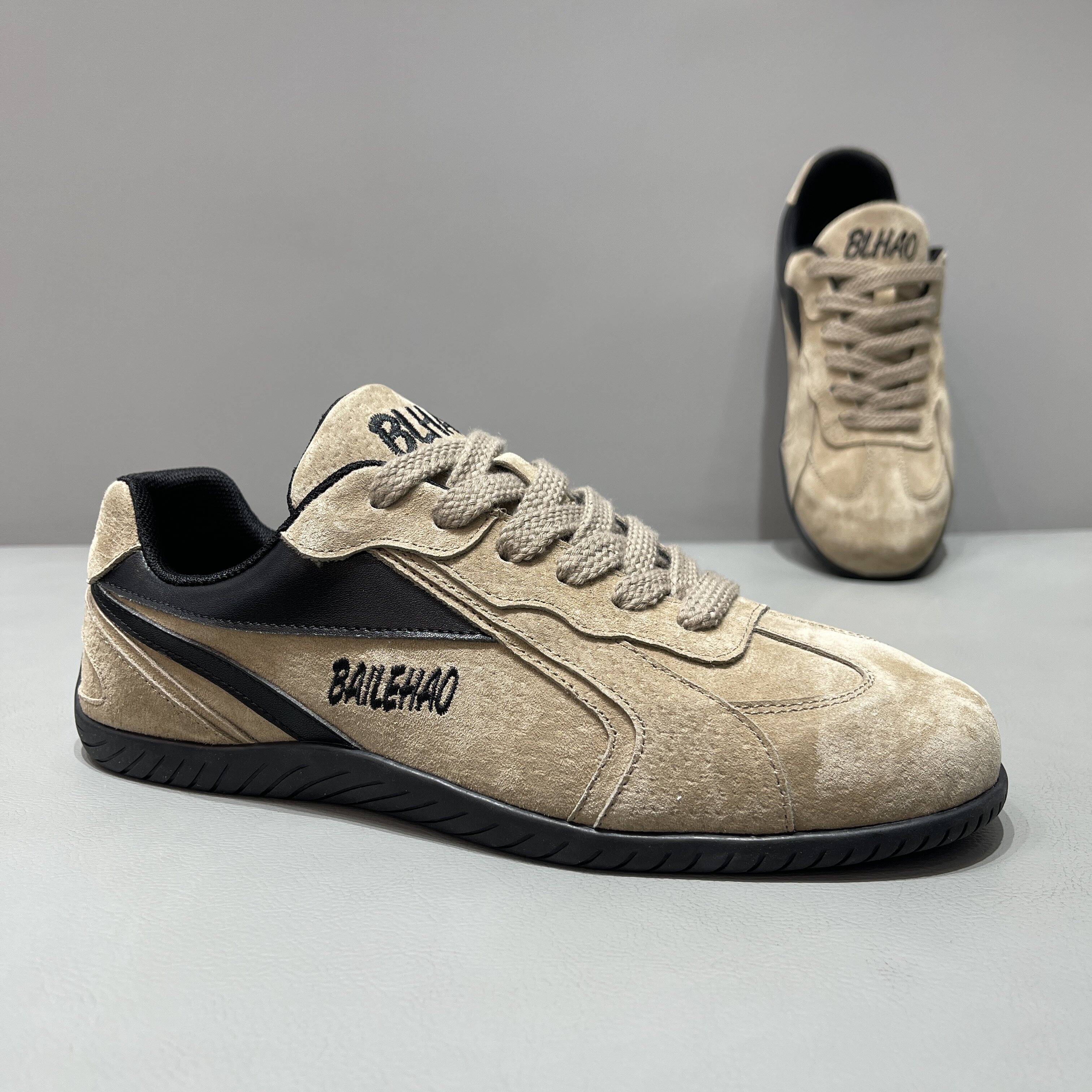 男鞋欧美复古磨砂真皮运动休闲鞋2026春季新款男士低帮轻便慢跑鞋