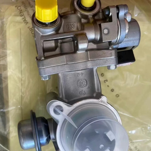 适用于奔驰271发动机W204C180C200C260W212 E200E260E300高压油泵