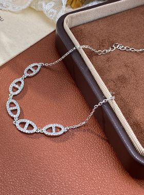 轻奢时尚简约设计感满钻猪鼻子手链气质复古百搭超闪手串字母手饰