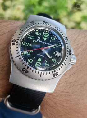 俄罗斯机械男表黑色200米防水夜光尼龙NATO带游泳潜水红星指挥官