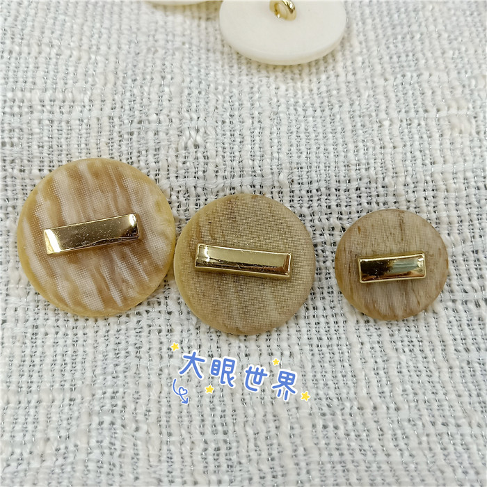 한 단어 골드 바 조합 금속 단추 베이지 둥근 단추 작은 향기로운 단추 가디건 코트 장식 간단한 단추