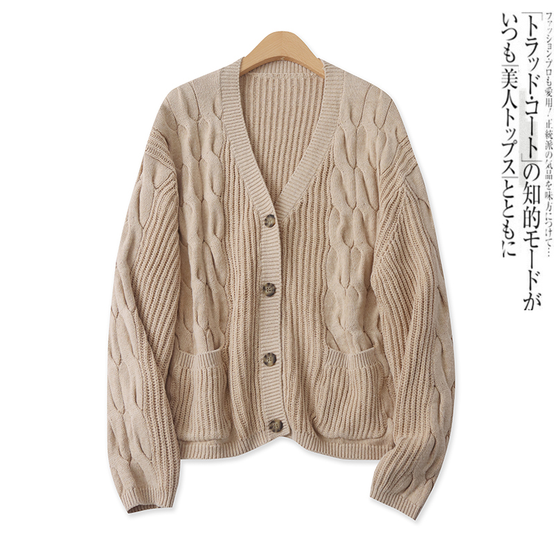 休闲百搭大版型针织开衫外套