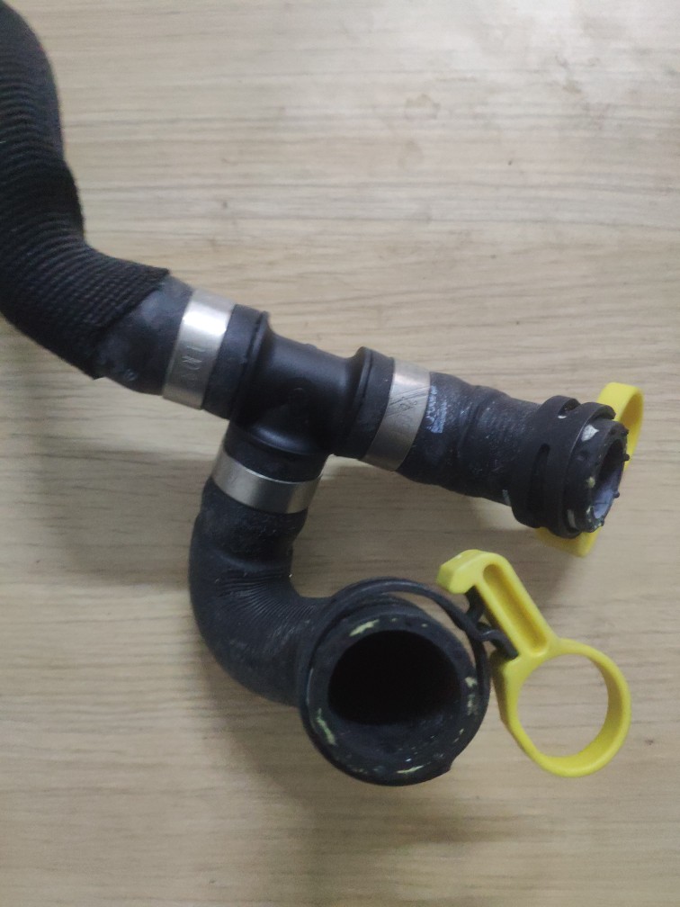 适用PORSCHE保时捷718Cayman Boxster2.0T原装电子水泵三通水管