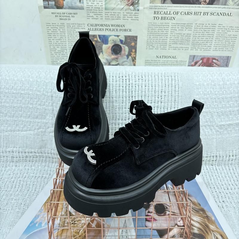 英伦风复古金丝绒面黑色小皮鞋女2025新款圆头系带水钻厚底乐福鞋