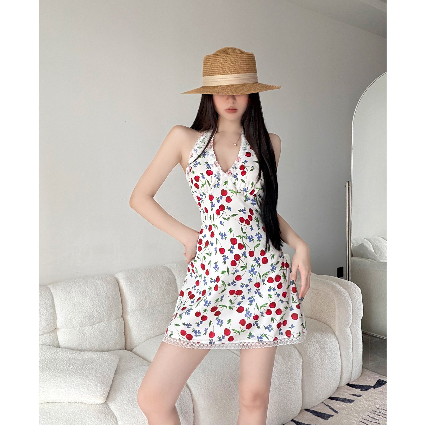 樱桃印花蕾丝挂脖露背收腰连衣裙