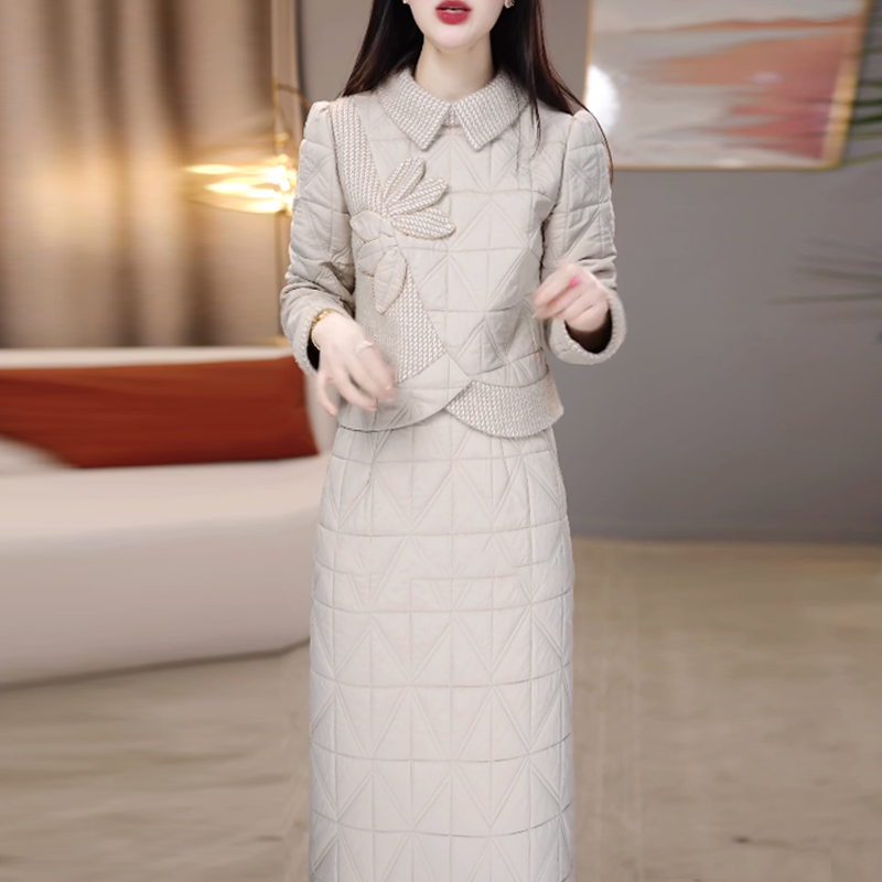 靓利永红今年流行套装裙女冬季2025新款减龄夹棉上衣半身裙两件套