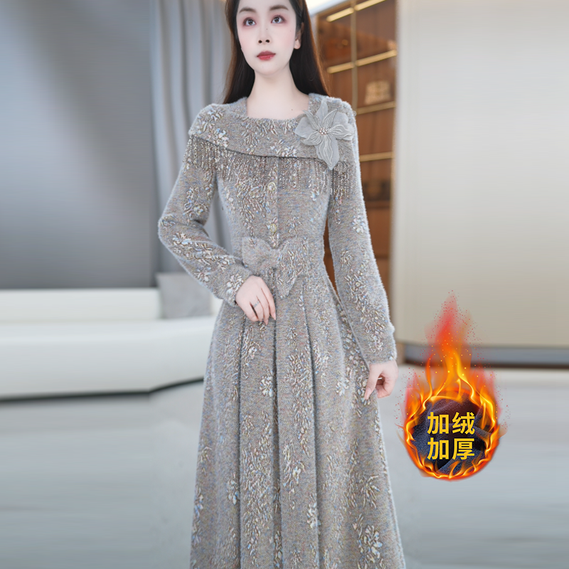 玖慕加绒加厚设计感连衣裙2025冬季新款女装中长款压褶显瘦a字裙
