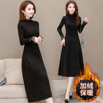 冬季配大衣的裙子2025年新款修身过膝阔太太黑色加绒加厚连衣裙女