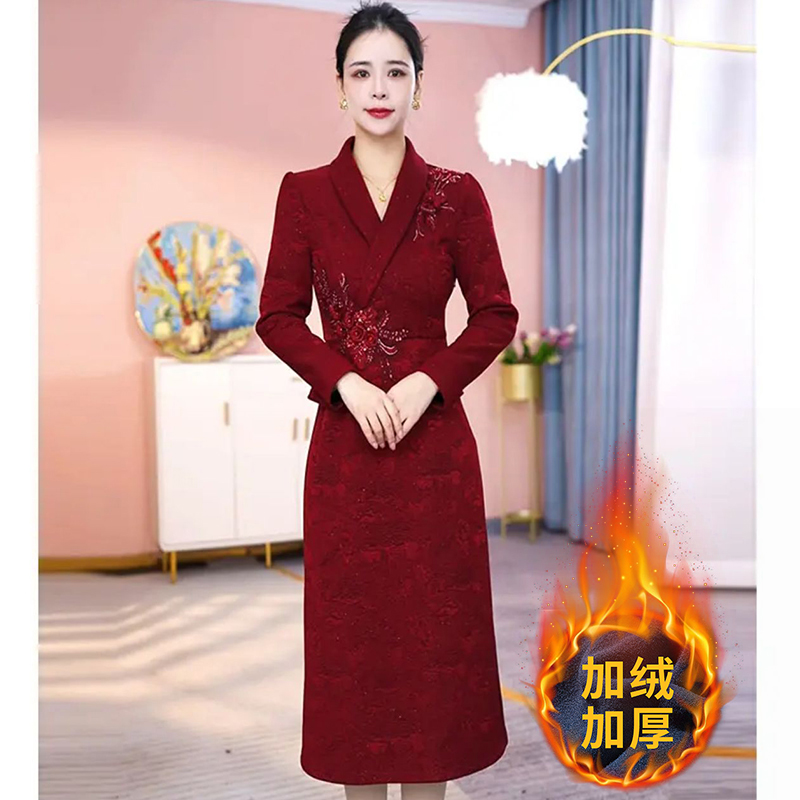 曼达婚宴装红色连衣裙女冬季2025新款修身减龄加绒加厚假两件裙子