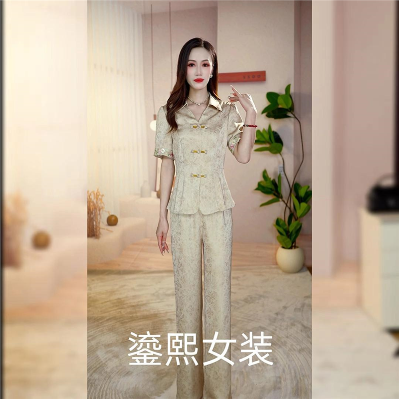 2025新款今年流行爆款中年女士妈妈装休闲夏季两件套时尚减龄套装