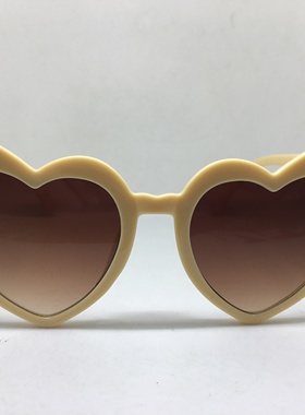 乳白色心形板材框女太阳镜个性墨镜潮