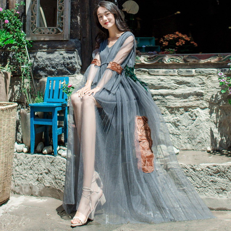 2018新款网纱刺绣连衣裙夏女装接拼v领喇叭袖森女复古透视长裙