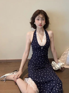 碎花挂脖吊带连衣裙女夏季 法式 小个子收腰显瘦海边度假风气质长裙