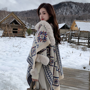 民族风披肩外搭女2024新款斗篷外套新疆旅行穿搭川西冬天保暖加厚