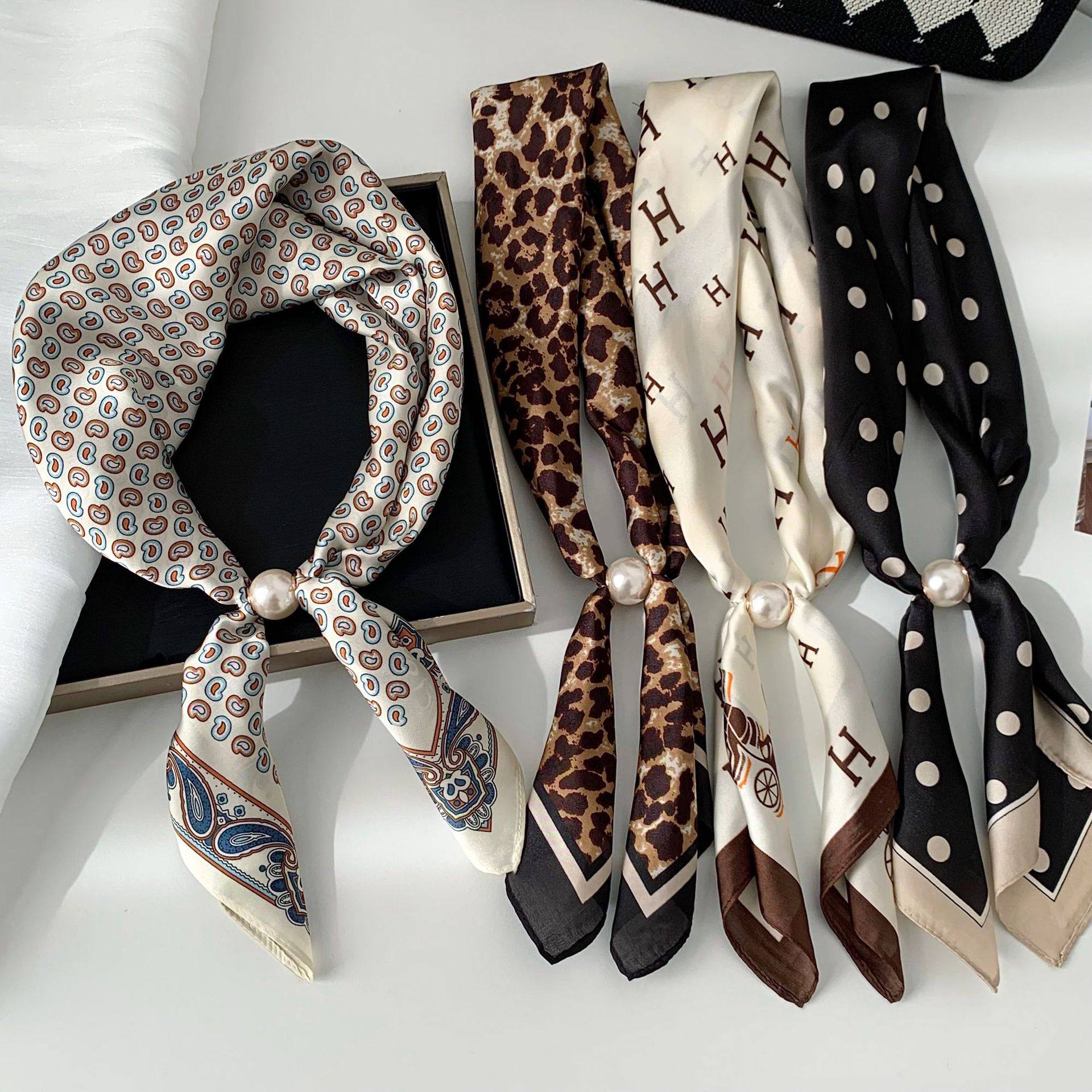 2026新款珍珠磁吸扣丝巾小方巾女系脖高级感颈饰春季搭配衬衫领巾,服饰配件/皮带/帽子/围巾,围巾/丝巾/披肩,淘宝优惠券,粉丝福利购,淘宝优惠卷