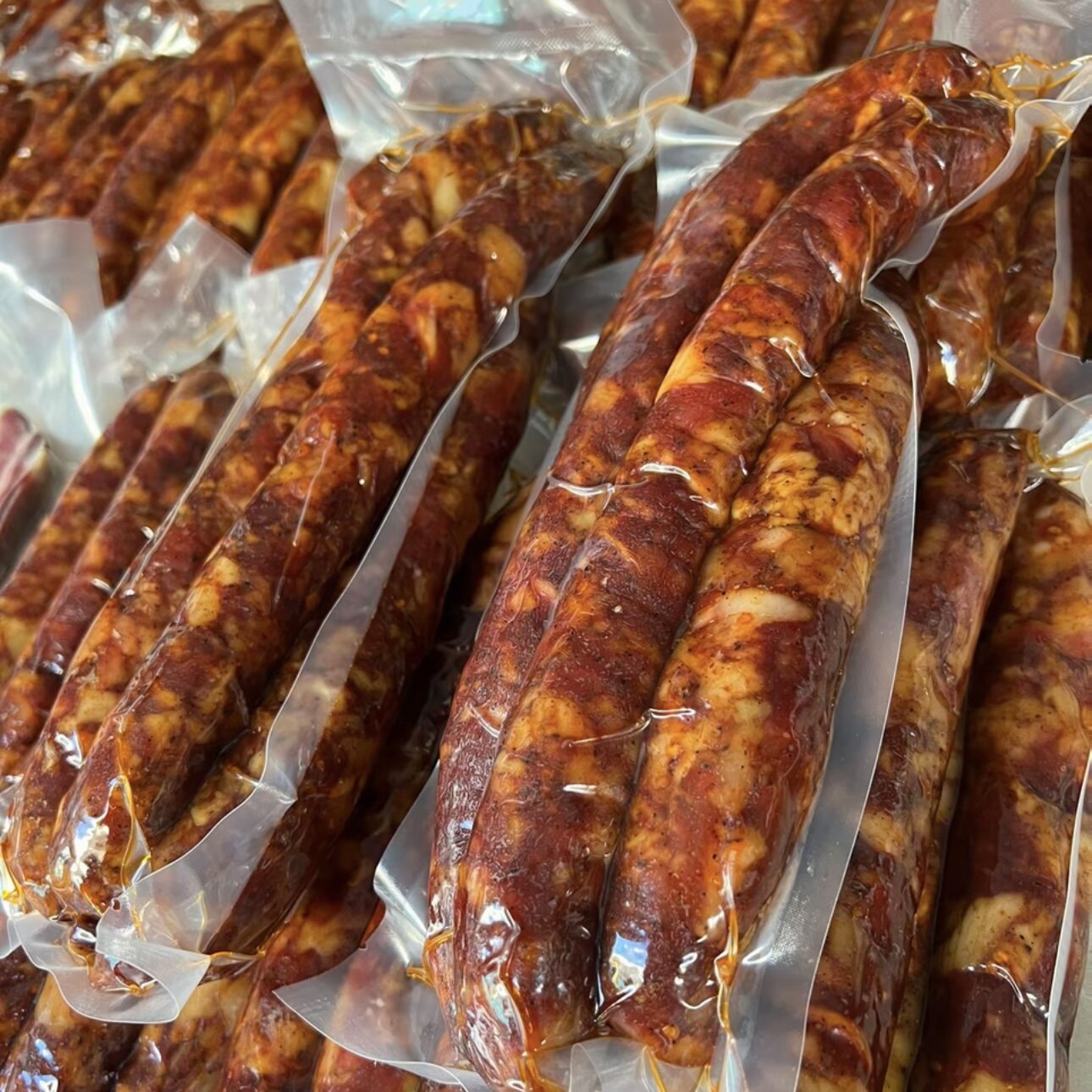 麻辣肉肠云南本地特色磨黑香肠香辣口味