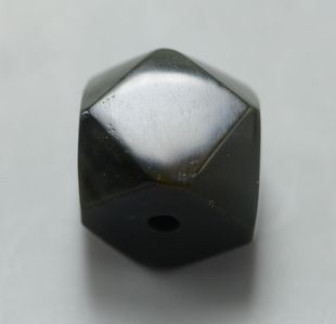 绿鸡肝玛瑙珠八楞糖球多棱珠千年古珠文玩古董老珠子精品多宝佩珠