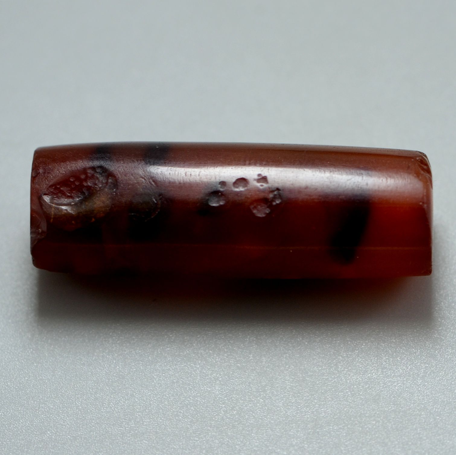中古酒红玛瑙管勒子千年古珠饰老珠子挂坠精品古董原石手把件佩饰