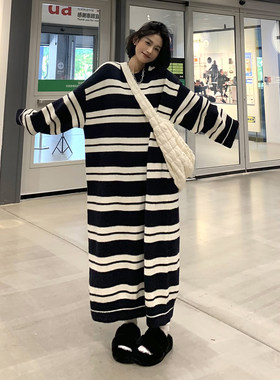 休闲宽松型混纺条纹连衣裙