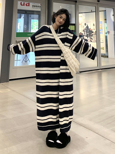 休闲宽松型混纺条纹连衣裙
