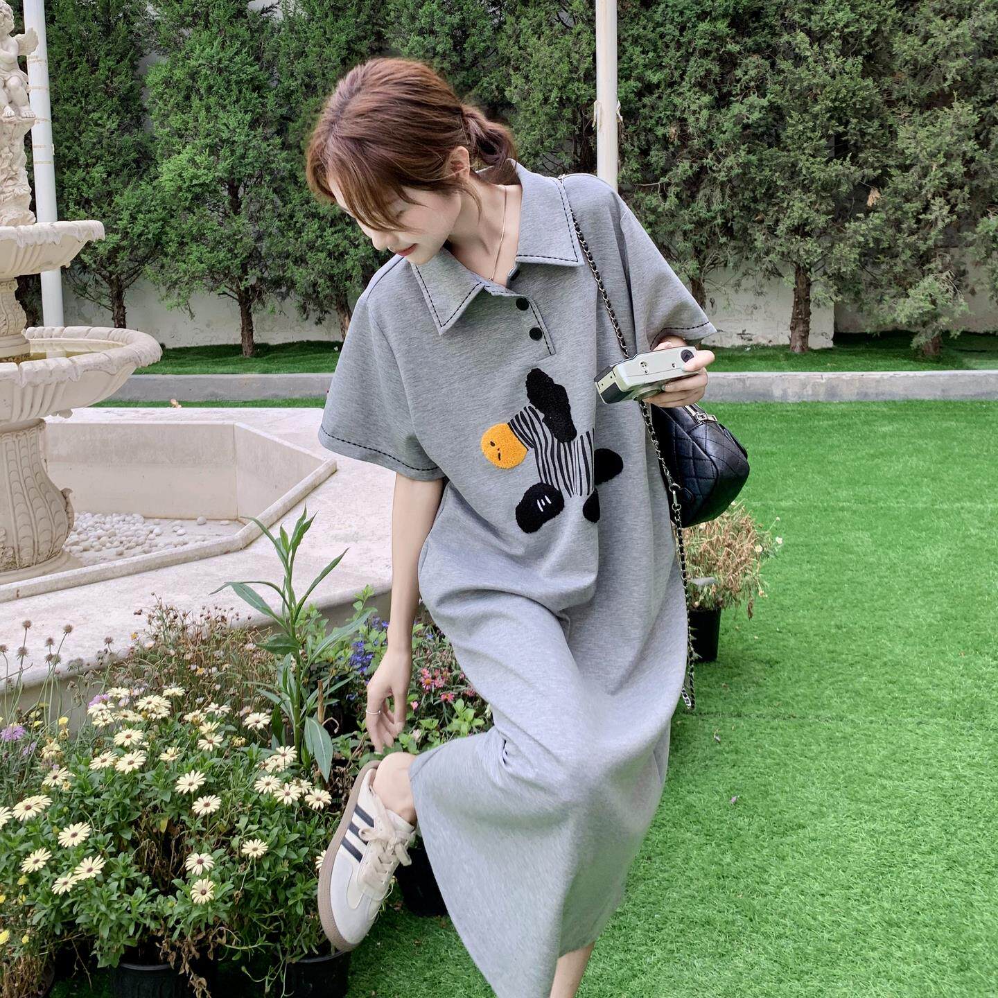 韩版慵懒风印花翻领短袖连衣裙女2026夏季新款宽松显瘦过膝长裙子