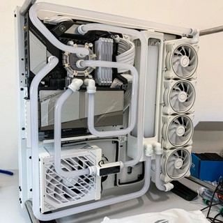 IceMan D5水泵水箱泵箱一体玻璃120 240 360MM电脑分体水冷纯白色
