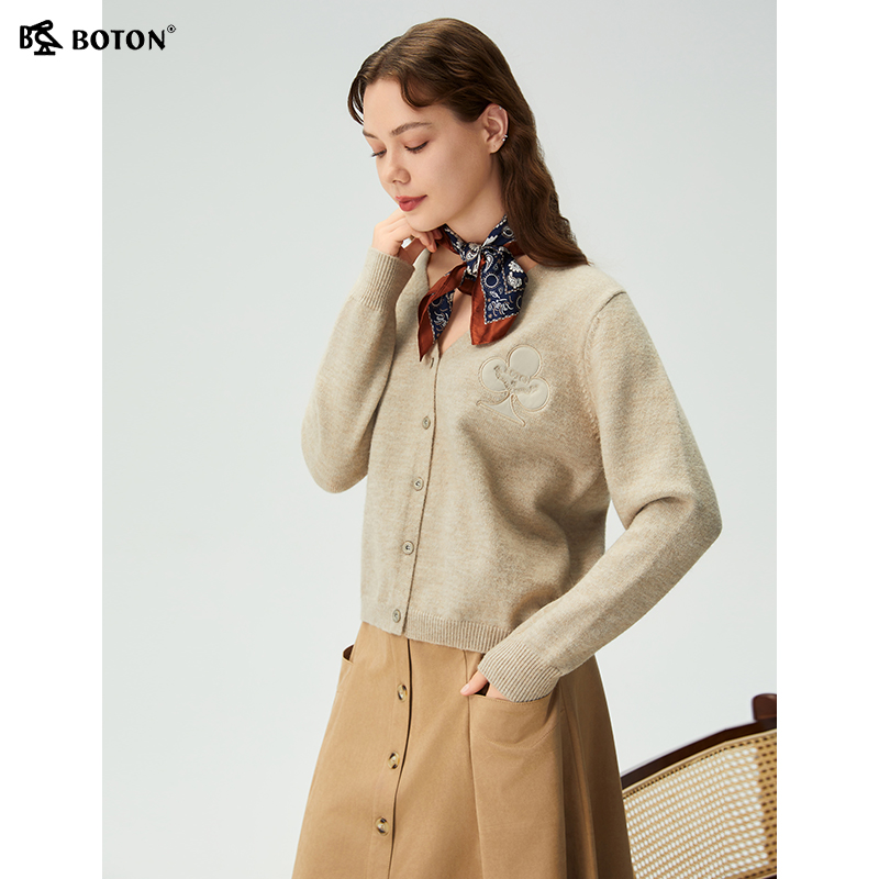 波顿女款V领修身毛衣开衫