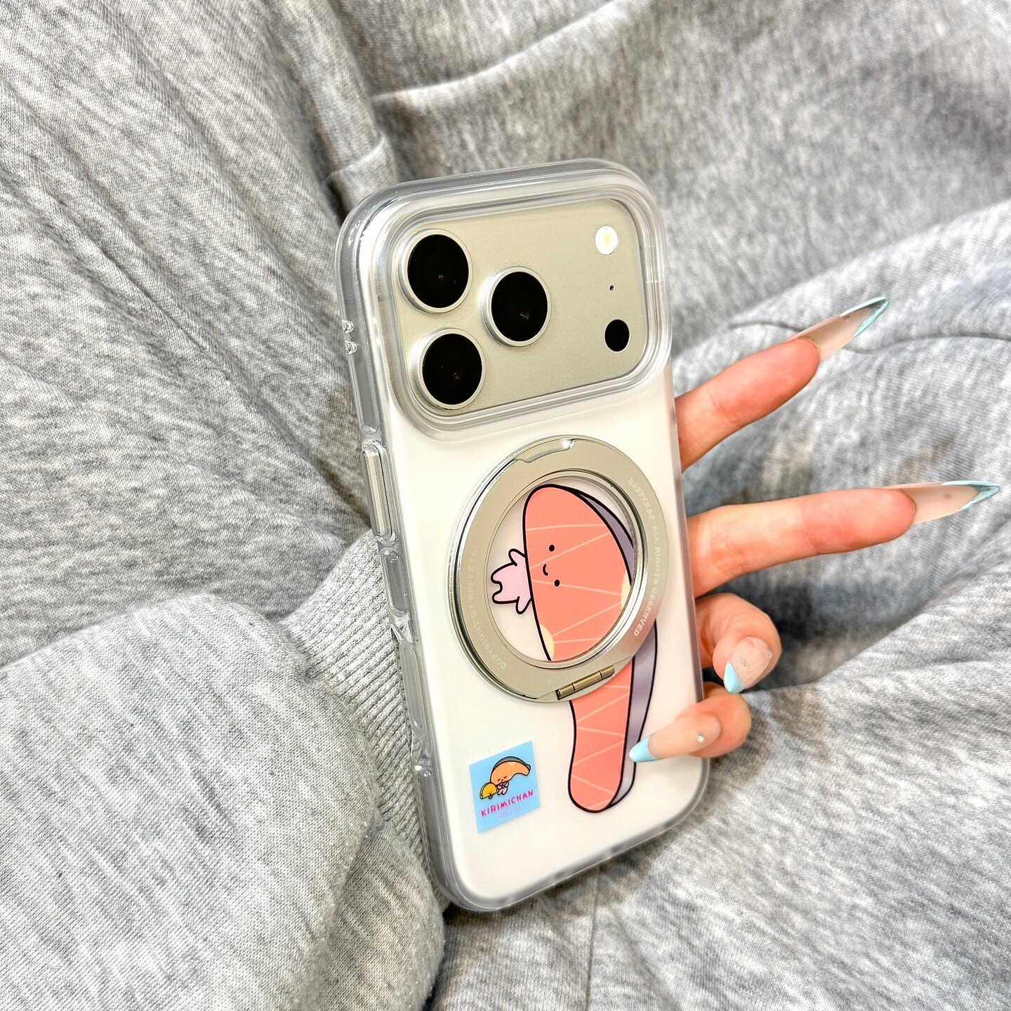 可爱横版三文鱼切片妞360旋转一体支点壳适用于iphone17p