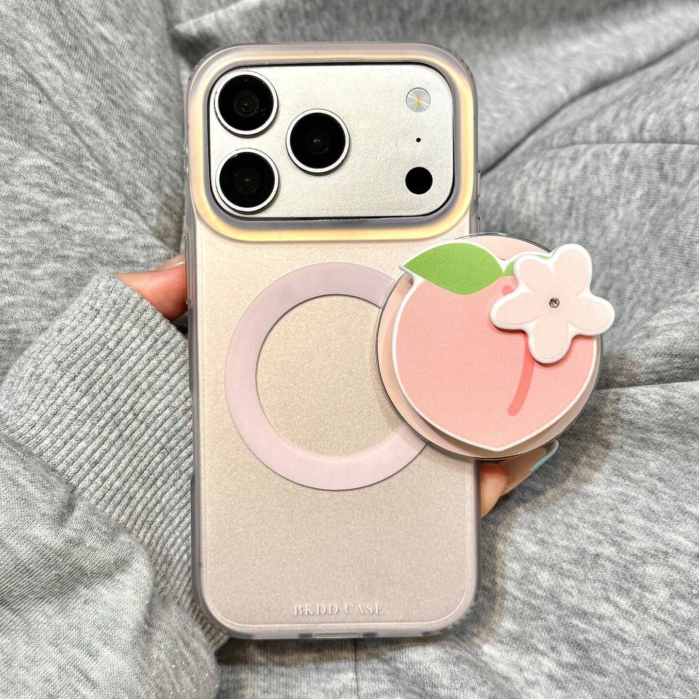 日韩ins简约风纯色粉花朵草莓磁吸支架适用于iphone17pr