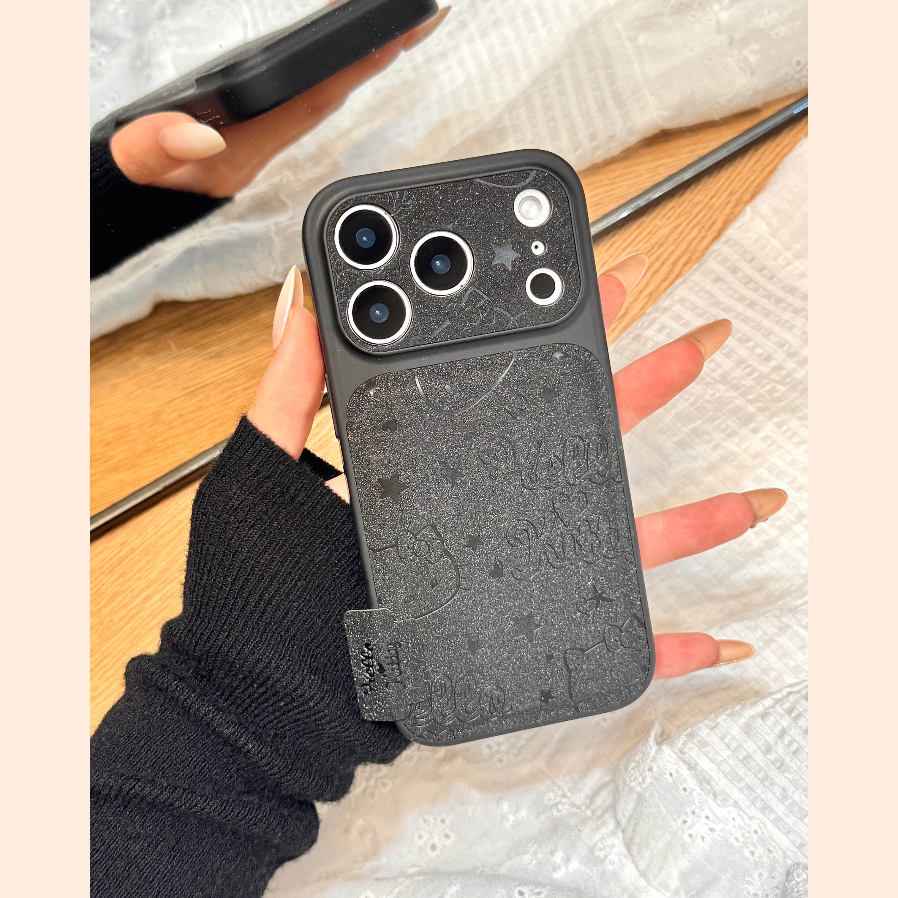 黑色闪粉皮质印压kitty猫大视窗适用于iphone17promax苹果14手机壳15新款16pro女13高级感17pm全包边防摔套