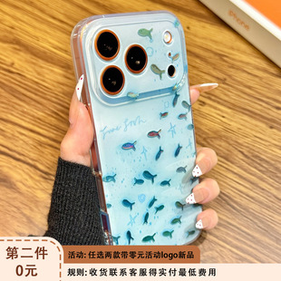 简约风蓝色晕染油画鎏金鱼群挂件适用于iphone17promax苹果14手机壳15新款16pro女13少女心17pm硅胶防摔软壳