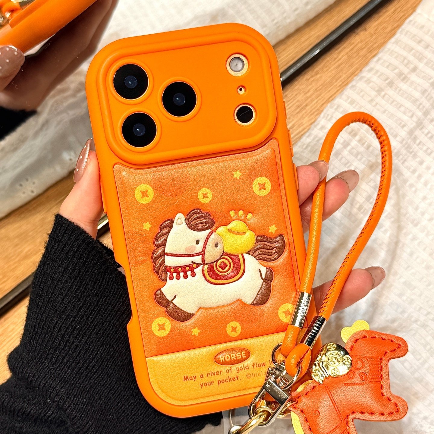 星宇橙色印压皮质元宝奔跑小马手拎皮绳适用于iphone17promax苹果14手机壳15新款16pro女13全包17pm防摔软壳,3C数码配件,手机保护套/壳,淘宝优惠券,粉丝福利购,淘宝优惠卷