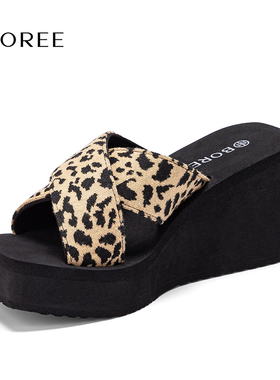 宝人坡跟交叉拖女2026年豹纹松糕凉拖鞋方头时尚外穿防滑厚底拖鞋