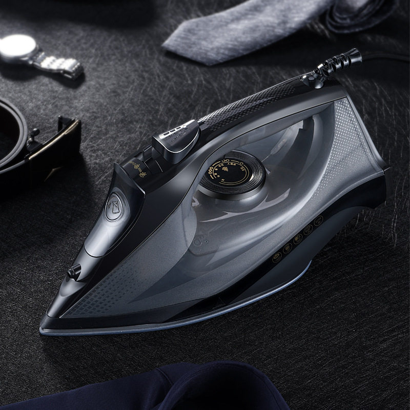 Steam iron, handheld hanging type with wire electric ironing