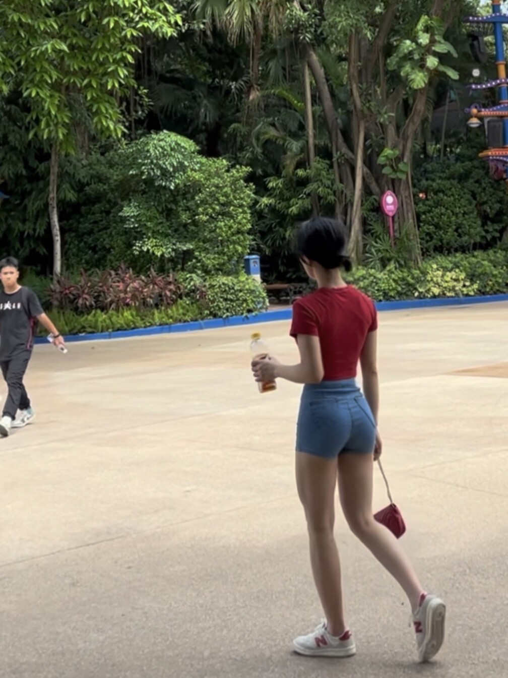 SUPER LING 체격이 작은 분들을 위한 하이웨이스트 데님 슈퍼반바지 편안하고 신축성이 있어 엉덩이가 슬림해보이는 효과